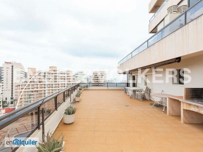 Fantástico ático con terraza y vistas al mar