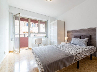 Habitación luminosa en apartamento de 5 dormitorios en La Saïdia, Valencia