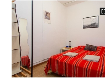 Habitaciones en apartamento de 3 habitaciones en Barcelona