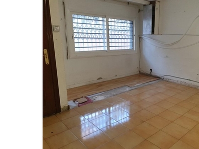 PISO EN VENTA A REFORMAR