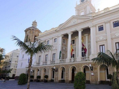 Edificio 2 plantas a reformar Cádiz Ref. 89754865 - Indomio.es
