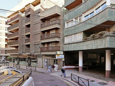 Venta Piso Granada. Primera planta con balcón