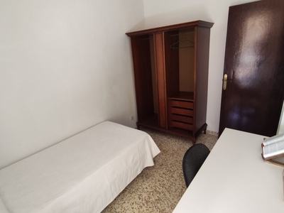 Habitaciones en Pza. Pablo Casals, Coria del Río por 230€ al mes