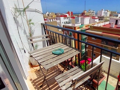 Apartamento de 3 dormitorios en alquiler en Poblats Marítims, Valencia