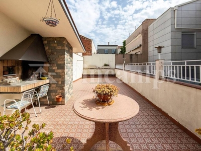 Venta Casa unifamiliar en Calle Borras Sabadell. Buen estado con terraza 342 m²