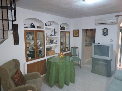 Venta Casa unifamiliar Medina de Las Torres. Buen estado plaza de aparcamiento con terraza 180 m²