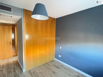 Alquiler apartamento en cl bahia de almeria apartamento con 2 habitaciones con ascensor, parking, calefacción y aire acondicionado en Madrid