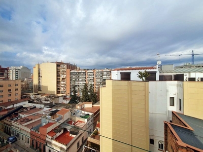 Alquiler piso con 2 habitaciones amueblado con ascensor en Barcelona