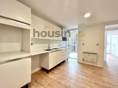 Alquiler piso en alquiler , con 170 m2, 3 habitaciones y 3 baños, ascensor, aire acondicionado y calefacción central. en Madrid