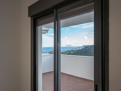 Apartamento bonito apartamento de 2 dormitorios con vistas panorámicas al mar en Manilva