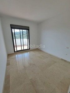 Apartamento con 2 habitaciones con parking, piscina, aire acondicionado, vistas al mar y vistas a la montaña en Manilva