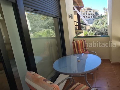 Apartamento con 3 habitaciones amueblado con ascensor, calefacción, aire acondicionado y vistas a la montaña en Estepona