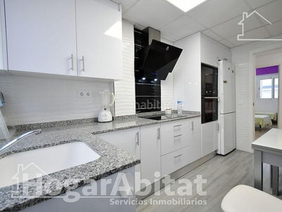 Apartamento reformado con piscina, garaje y terraza cerca de la playa en Piles