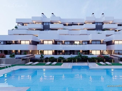 Apartamento s de 3 dormitorios con amplia terraza, a 550 metros de la playa en Estepona
