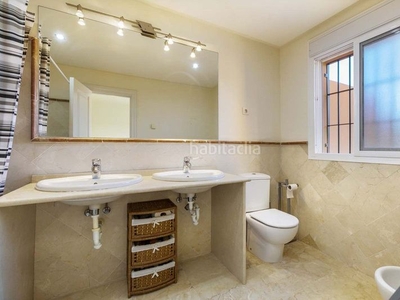 Casa adosada unifamiliar en venta 4 habitaciones 3 baños. en Estepona