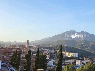 Casa con 4 habitaciones con parking, calefacción y vistas a la montaña en Esparreguera