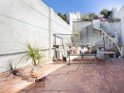 Casa de pueblo con gran terraza y arboles frutales en Molins de Rei