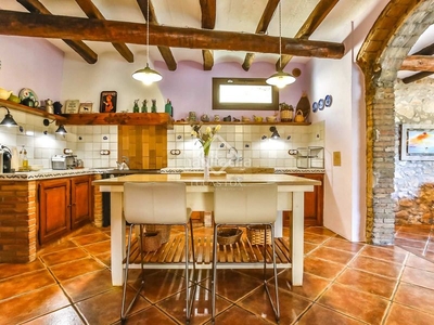 Casa rural en excelentes condiciones de 5 dormitorios en venta en penedès, barcelona en Torrelles de Foix