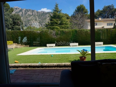 Chalet con 4 habitaciones con parking, piscina, calefacción, aire acondicionado y vistas a la montaña en Collbató