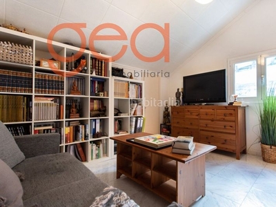 Chalet independiente en venta en cervello, con 284 m2, 5 habitaciones y 2 baños, 2 plazas de garaje, trastero y calefacción centralizado. en Cervelló