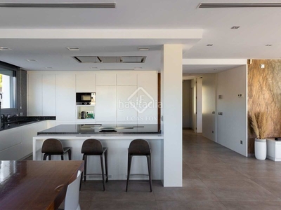 Chalet moderna villa de diseño en excelentes condiciones de 5 dormitorios en venta en Montgat