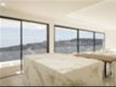 Chalet vistas al mar y a la montaña desde la terraza cubierta de 186 m2, garaje cubierto para varios coches, cerca de todos los servicios y de campos de golf. en Estepona