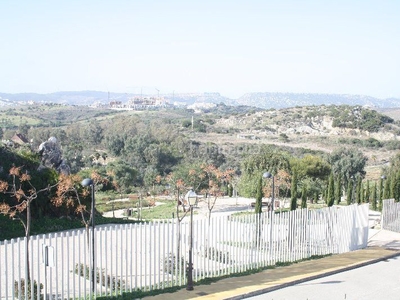 Piso con 2 habitaciones amueblado con parking, aire acondicionado y vistas al mar en Casares