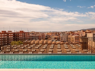 Piso con 2 habitaciones con ascensor, parking, piscina, calefacción y aire acondicionado en Cornellà de Llobregat