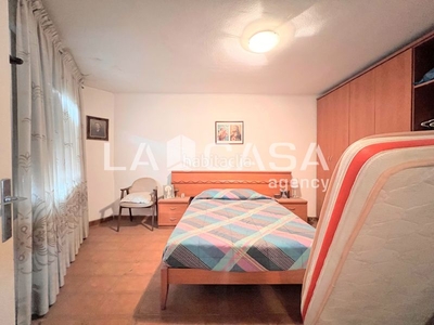 Piso con 3 habitaciones con aire acondicionado en Santa Coloma de Gramenet
