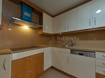 Piso con 3 habitaciones con ascensor, calefacción y aire acondicionado en Badalona