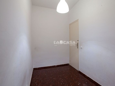 Piso con 4 habitaciones en Sant Antoni Barcelona