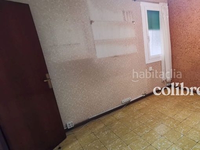 Piso en venta , con 124 m2, 4 habitaciones y 2 baños y ascensor. en Barcelona