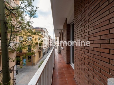 Piso luminoso con balcón en Sants-Badal Barcelona