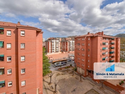 Piso ¡oportunidad piso 4 habitaciones muy luminoso, con parking y trastero en muy buena zona! en Martorell