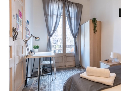 Acogedora habitación en un apartamento de 7 dormitorios en el Eixample, Barcelona