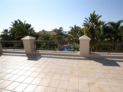 Alquiler chalet con 4 habitaciones con parking, piscina, calefacción, aire acondicionado y vistas al mar en Marbella