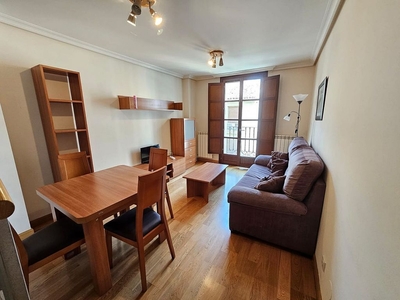 Alquiler de dúplex en Centro - Palencia de 2 habitaciones con muebles y balcón
