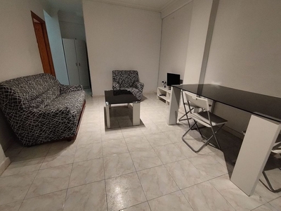 Alquiler de piso en Albaicín de 3 habitaciones con terraza y muebles