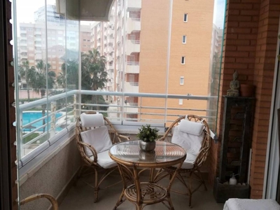 Alquiler Piso Alicante - Alacant. Piso de tres habitaciones en Avenida Oviedo. Plaza de aparcamiento con terraza