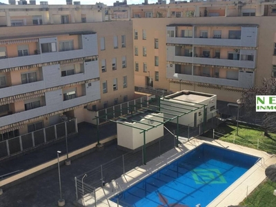 Alquiler Piso Cáceres. Piso de tres habitaciones Tercera planta con terraza