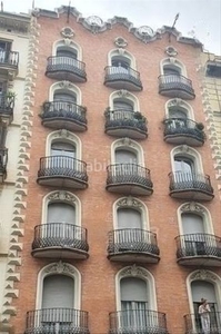Alquiler piso en finca modernista en Raval Barcelona