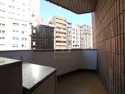 Alquiler Piso Gijón. Piso de cuatro habitaciones en Calle Donato Argüelles. Buen estado tercera planta