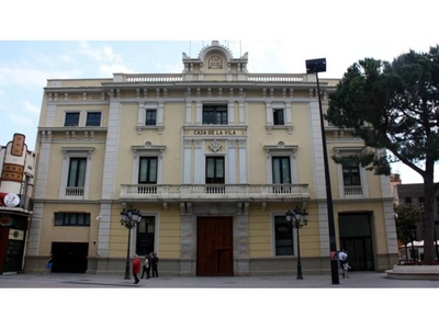 Alquiler Piso L'Hospitalet de Llobregat. Piso de tres habitaciones Buen estado primera planta con balcón