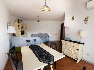 Apartamento 2 dormitorios, edificio las palmeras 1a linea de playa, piscina en Nerja