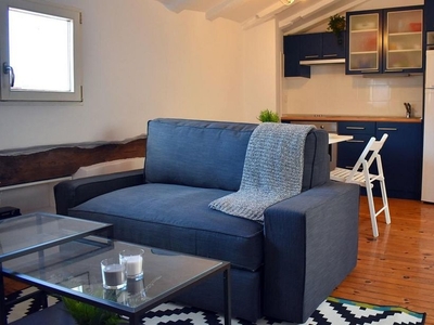 Ático en alquiler en San Francisco de 2 habitaciones con muebles y calefacción