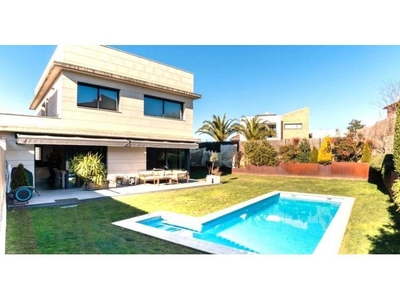 Casa de lujo con piscina en Palau de Girona (video en tiempo real al 674832486 )