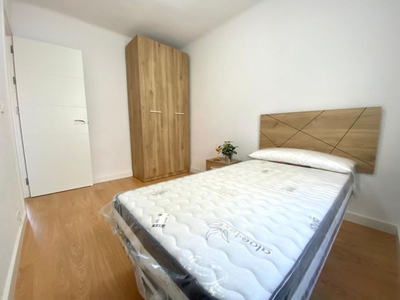 Habitaciones en Pza. Las Monjas, Sevilla Capital por 350€ al mes