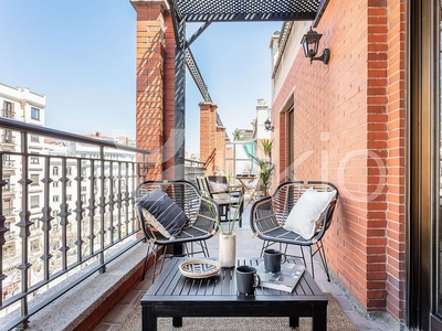 Piso en alquiler en Goya de 2 habitaciones con terraza y muebles