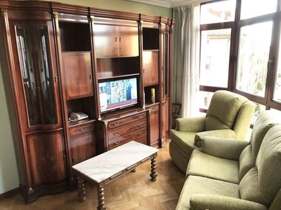 Piso en alquiler en Milán - Pumarín - Teatinos de 2 habitaciones con terraza y muebles