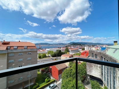 Piso en alquiler en Travesía de Vigo - San Xoán de 2 habitaciones con garaje y balcón